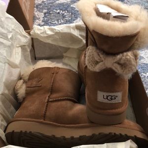 Ugg with Mini Bailey Knit Bow Sz 7